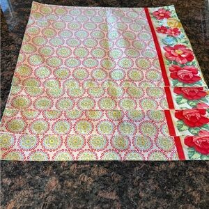 The Pioneer woman set of 4 brand new no tags cotton placemats.